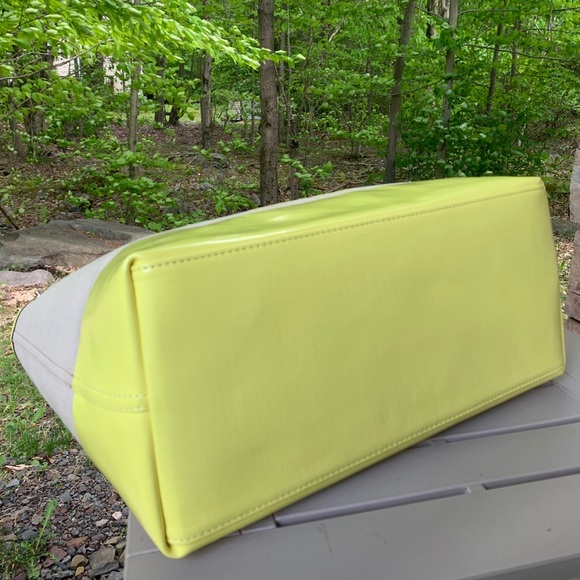 SOLD⛔️Authentic Kate Spade canvas/Leather zip top tote🌼 - Picture 4 of 9